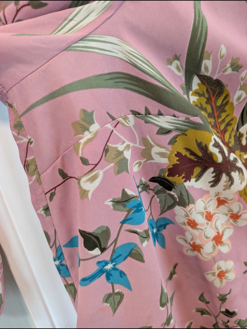 Violet & Claire Pink Floral Split-Neck Blouse Size 1X - Picture 6 of 9